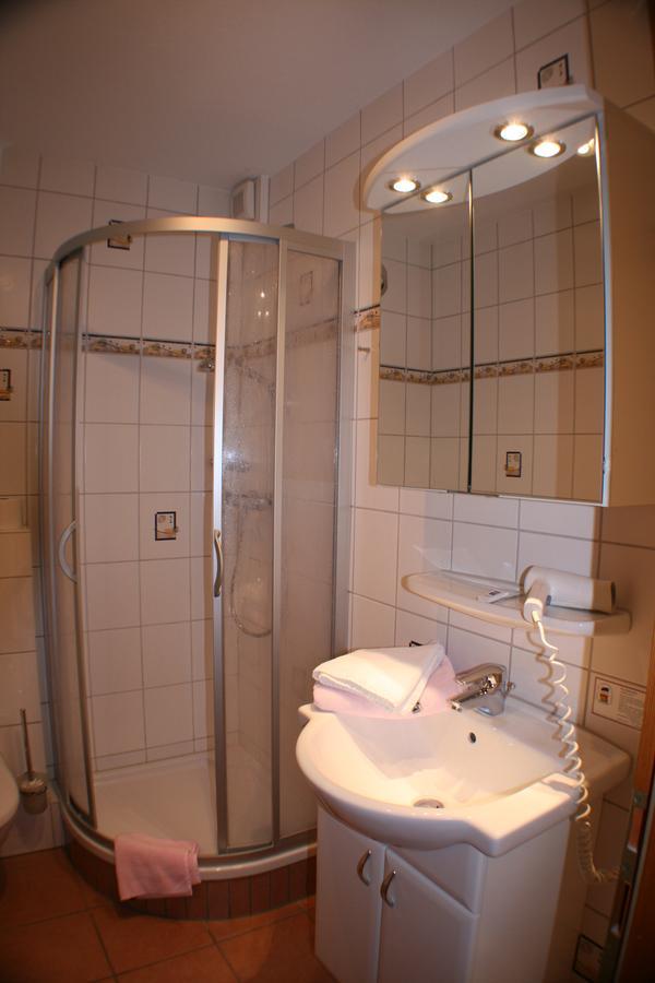 Hotel Garni Zur Post Utersum Rum bild