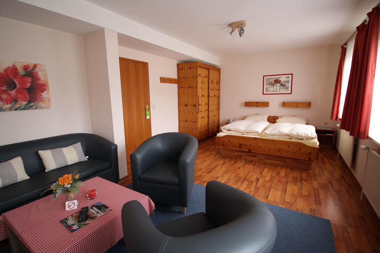 Hotel Garni Zur Post Utersum Exteriör bild